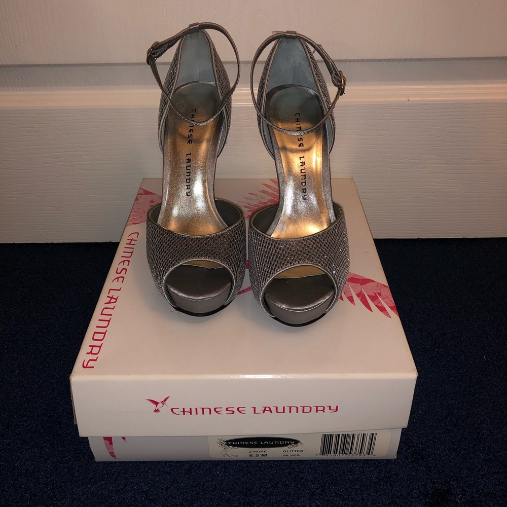 Chinese Laundry Silver Ankle Strap Peep Toe Pump